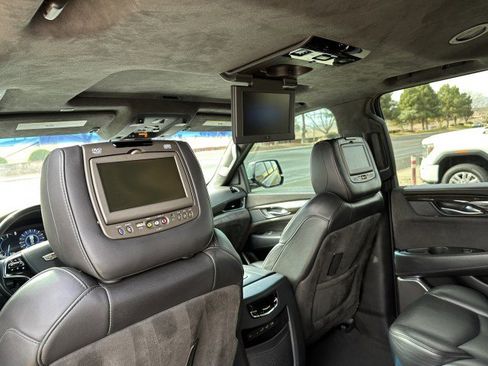 Used 2019 Cadillac Escalade ESV Platinum image 16