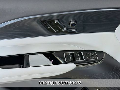 Used 2024 Cadillac Lyriq Luxury RWD image 9