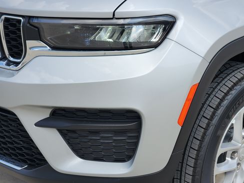 New 2026 Jeep Grand Cherokee Laredo AWD/4WD image 7