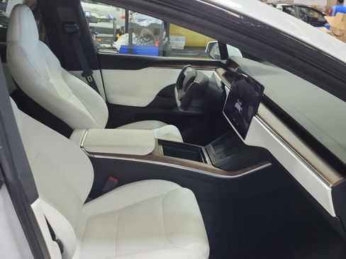 Used 2023 Tesla Model X AWD/4WD image 3