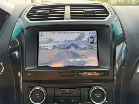 Used 2017 Ford Explorer XLT w/ Equipment Group 202A image 17