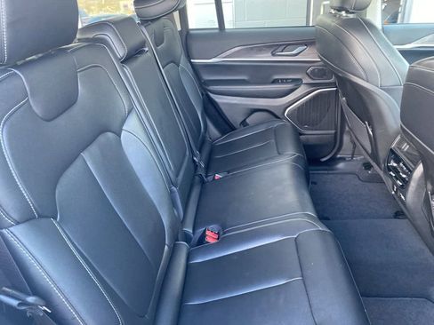 Used 2023 Jeep Grand Cherokee Limited w/ Black Appearance Package image 12