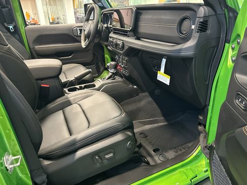 New 2025 Jeep Wrangler Unlimited Rubicon 392 image 25