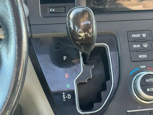 Used 2016 Toyota Sienna XLE image 29