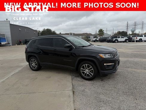 Used 2020 Jeep Compass Latitude image 1