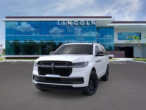 New 2025 Lincoln Navigator Reserve w/ Jet Appearance Package AWD/4WD image 2