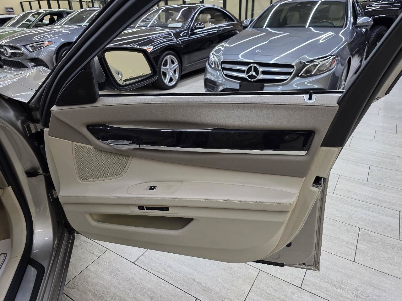 Used 2011 BMW 750Li xDrive AWD/4WD image 41