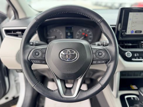 Used 2023 Toyota Corolla Cross LE image 12