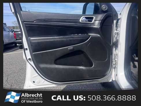 Used 2022 Jeep Grand Cherokee Limited w/ Trailer Tow Group IV AWD/4WD image 11