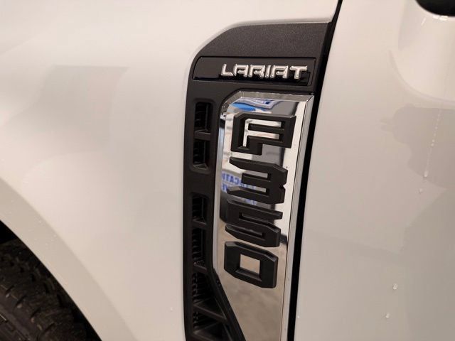 Used 2026 Ford F350 Lariat AWD/4WD image 16