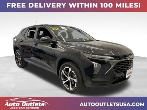 Used 2024 Chevrolet Trax RS FWD image 1