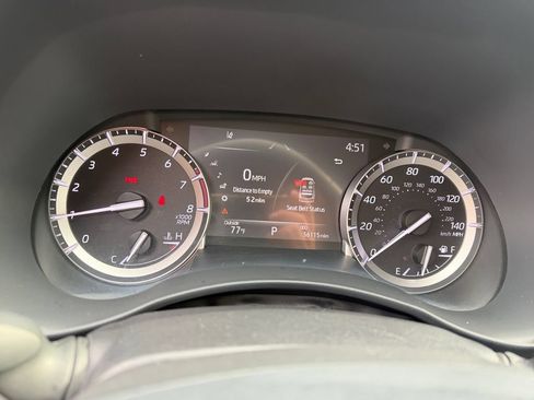 Used 2022 Toyota Highlander XLE AWD/4WD image 21