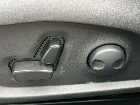 Used 2025 Jeep Compass Limited image 22