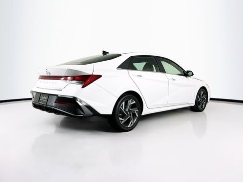 Used 2025 Hyundai Elantra SEL image 9