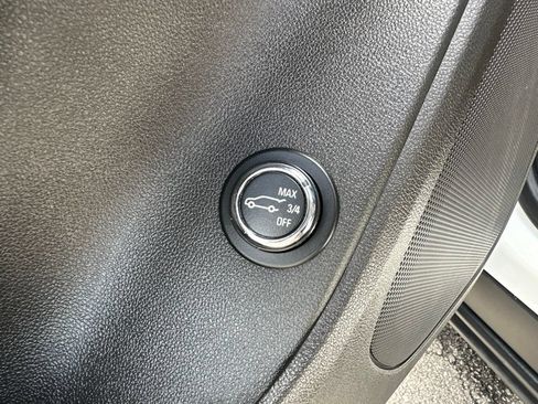 Used 2019 Chevrolet Blazer RS w/ Sun and Wheels Package FWD image 28