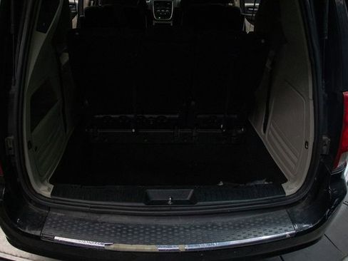 Used 2014 Dodge Grand Caravan SXT image 18