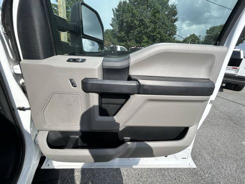 Used 2019 Ford F550 4x4 Regular Cab Super Duty w/ XL Value Package image 21