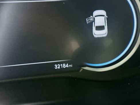 Used 2025 Genesis G70 2.5T image 19