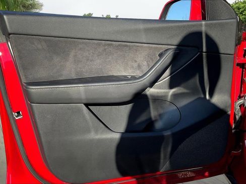 Used 2021 Tesla Model Y Performance image 19