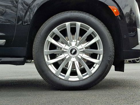 Used 2023 Cadillac Escalade Premium Luxury image 8