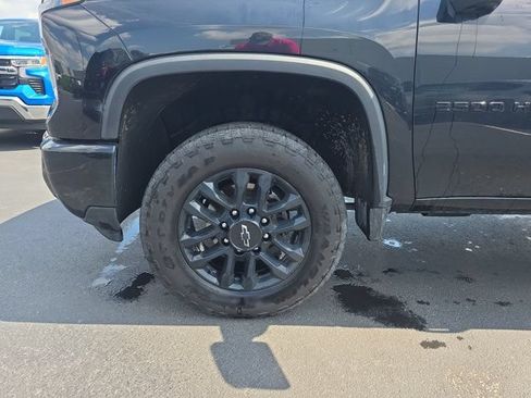Used 2025 Chevrolet Silverado 2500 LT w/ Trail Boss Package AWD/4WD image 7