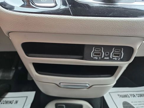 Used 2024 Chrysler Pacifica Select image 22