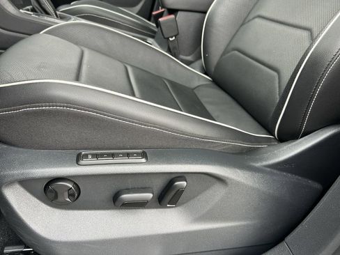 Certified 2022 Volkswagen Tiguan SEL R-Line image 12