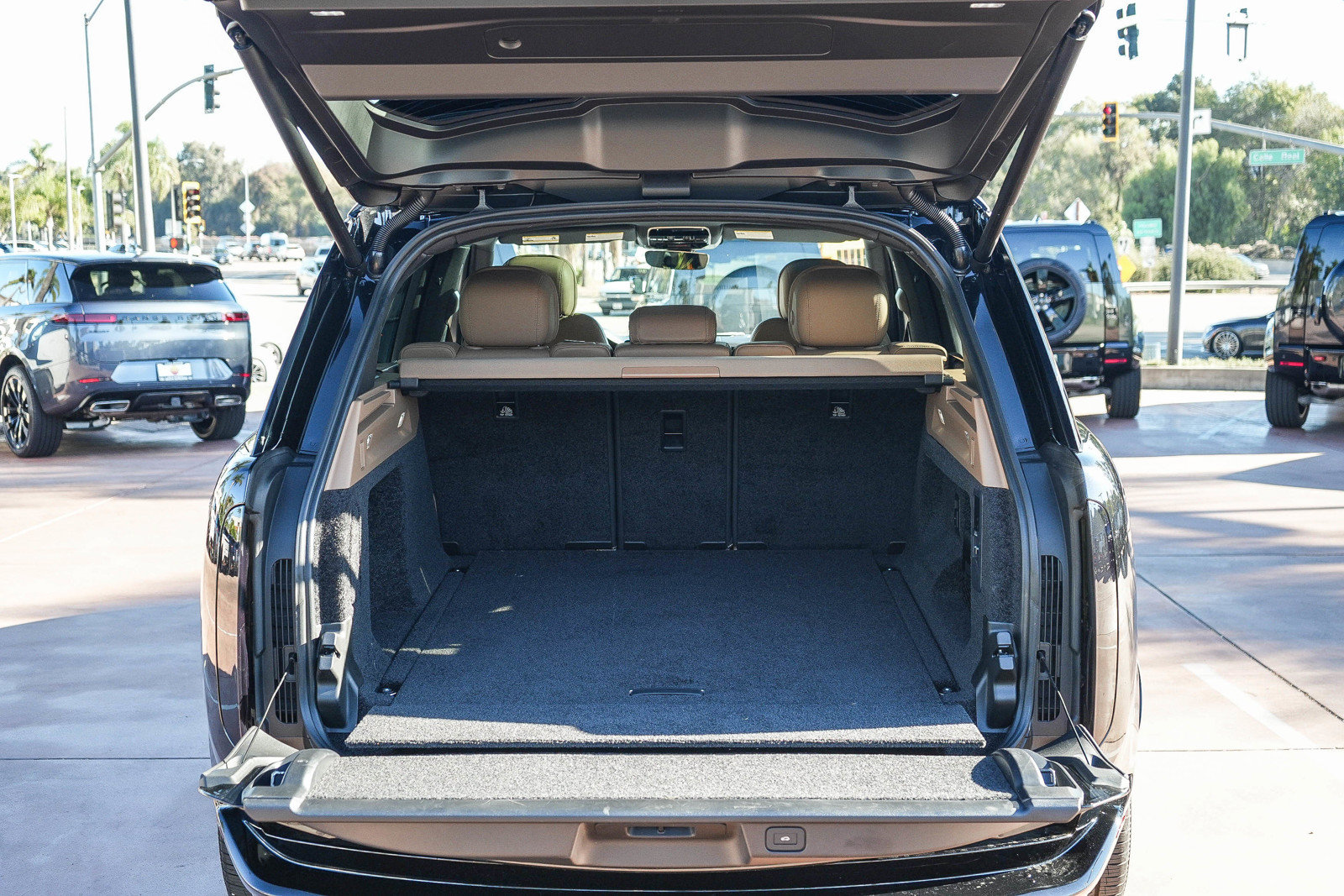 Certified 2025 Land Rover Range Rover SE AWD/4WD image 25
