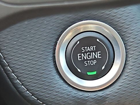 Used 2025 Chevrolet Equinox LT FWD image 17