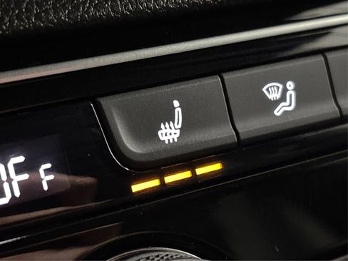 Used 2022 Volkswagen Atlas Cross Sport SE image 36