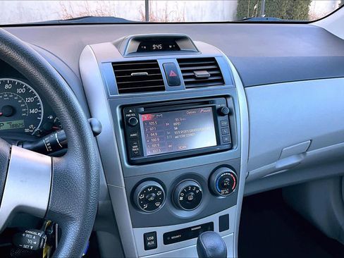 Used 2013 Toyota Corolla LE image 6