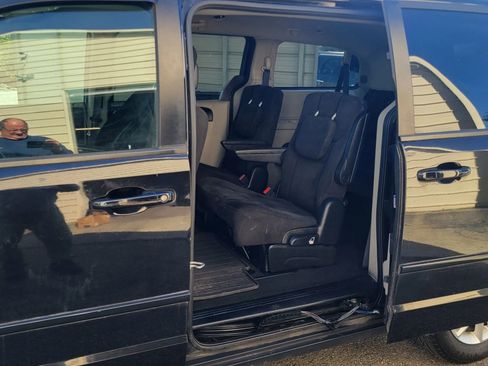 Used 2013 Dodge Grand Caravan SE image 22