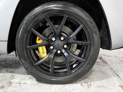Used 2018 Jeep Grand Cherokee Trackhawk AWD/4WD image 38