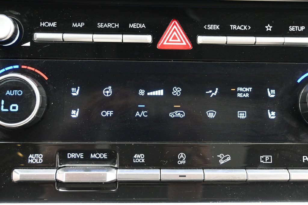 Used 2024 Hyundai Santa Fe Limited AWD/4WD image 22