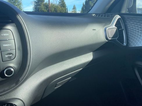 Used 2025 Kia Soul LX w/ LX Technology Package image 30