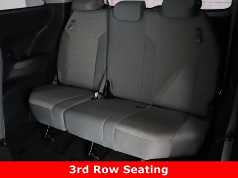 Certified 2025 Toyota Sienna LE image 31