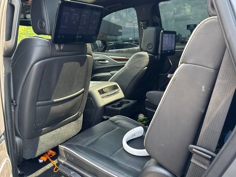 Used 2021 Cadillac Escalade Premium Luxury AWD/4WD image 3