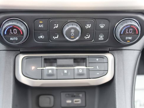 Used 2022 GMC Acadia Denali w/ Denali Ultimate Package AWD/4WD image 12