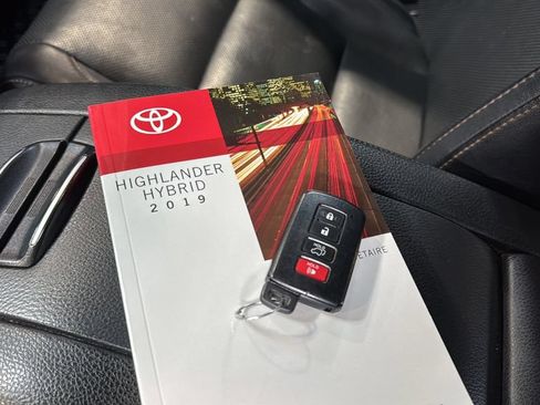 Used 2019 Toyota Highlander Limited AWD/4WD image 34