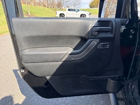 Used 2018 Jeep Wrangler Unlimited Sport S image 23