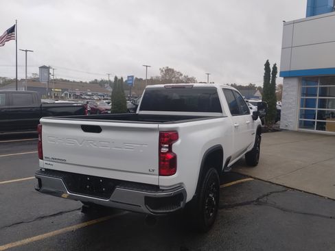 Used 2024 Chevrolet Silverado 2500 LT image 3