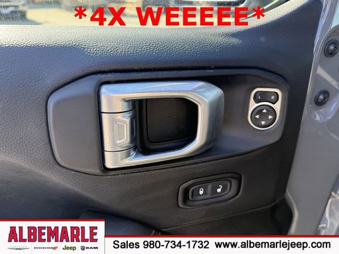 Used 2022 Jeep Wrangler Unlimited Sahara image 15