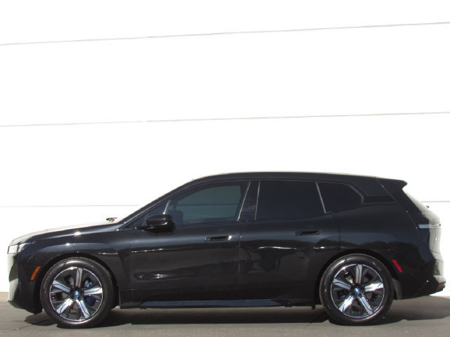 Used 2022 BMW iX xDrive50 w/ Sport Package AWD/4WD image 4