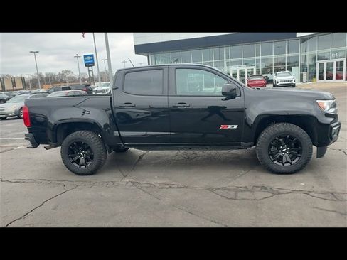 Certified 2022 Chevrolet Colorado Z71 w/ Z71 Midnight Edition image 9