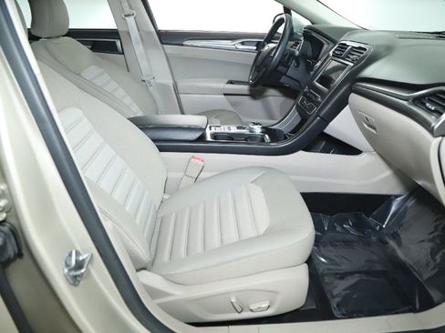 Used 2017 Ford Fusion SE w/ Fusion SE Technology Package image 33