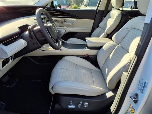 New 2026 Lincoln Nautilus Reserve image 7