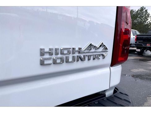 Used 2024 Chevrolet Silverado 3500 High Country w/ Technology Package image 9