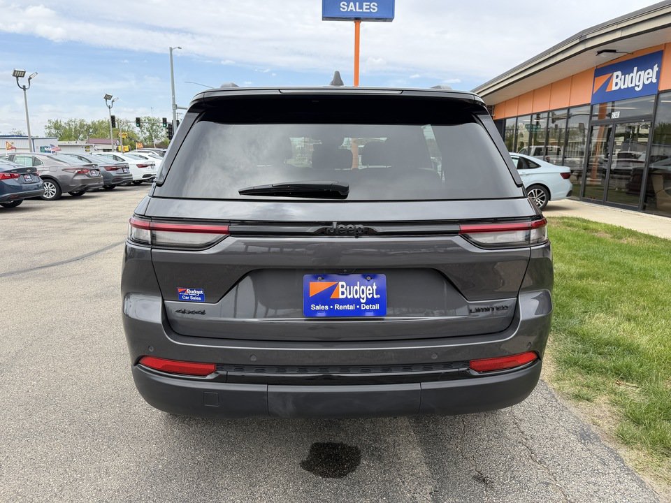 Used 2025 Jeep Grand Cherokee Limited AWD/4WD image 4