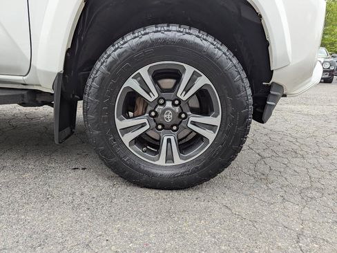 Used 2017 Toyota Tacoma TRD Sport w/ Tow Package (A/T) image 50