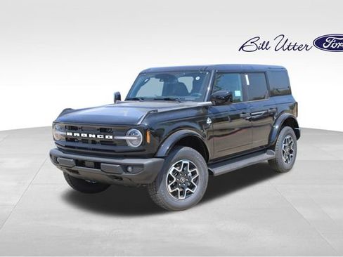 New 2026 Ford Bronco Outer Banks AWD/4WD image 1
